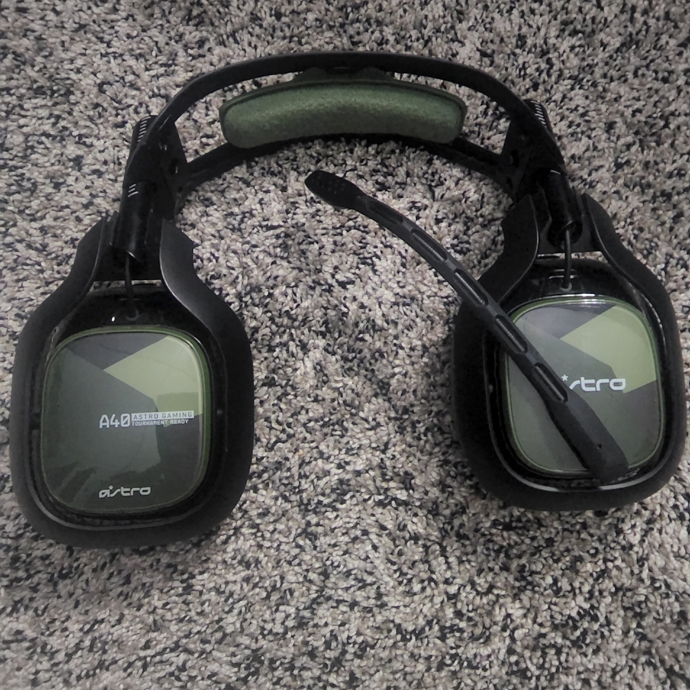 Astro A40